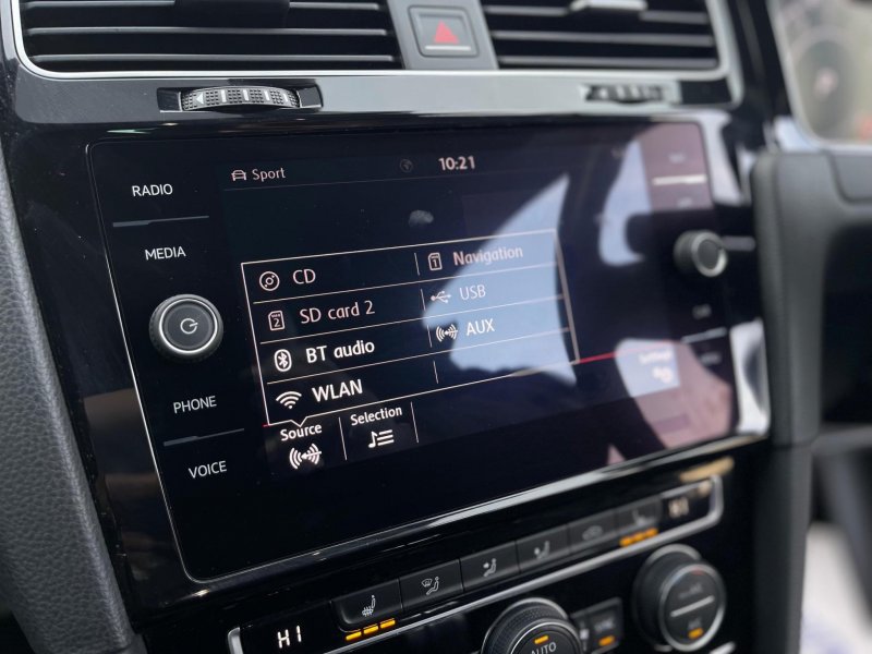 VOLKSWAGEN GOLF