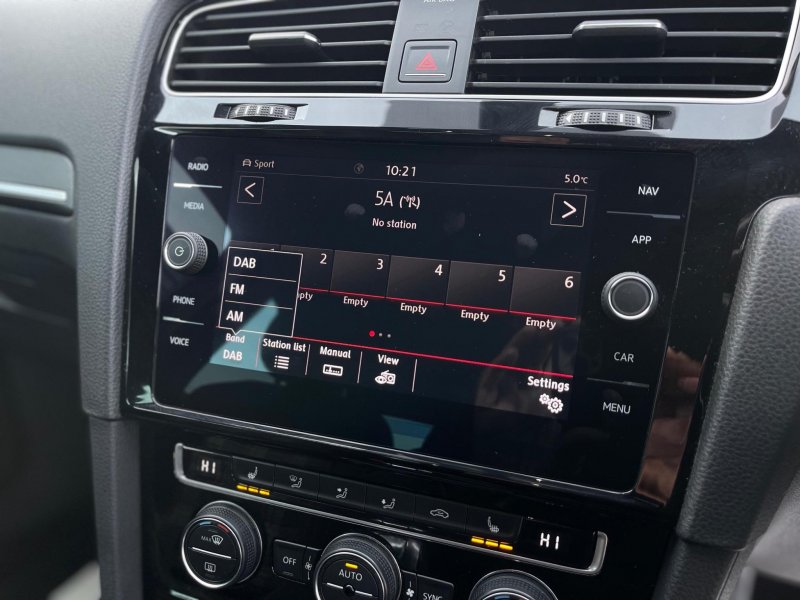 VOLKSWAGEN GOLF