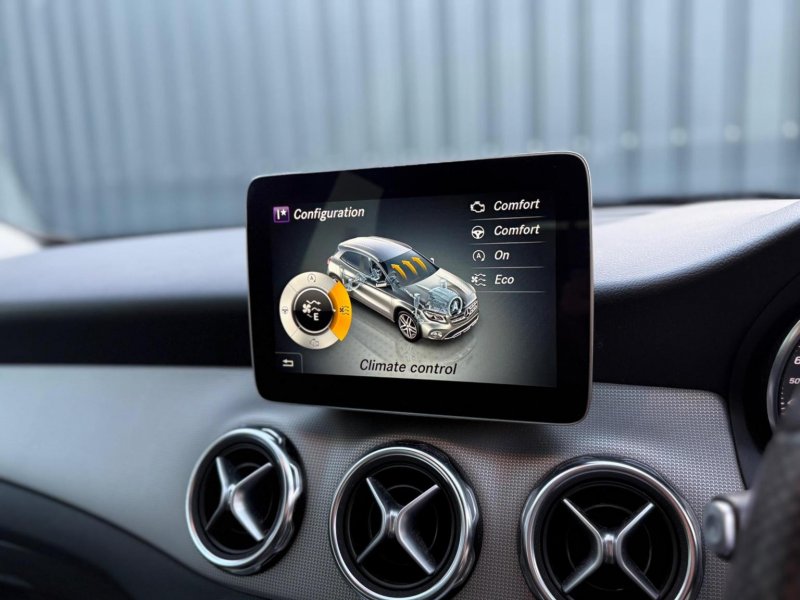 MERCEDES-BENZ GLA CLASS