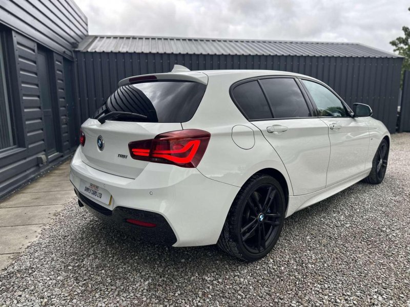 BMW 1 SERIES