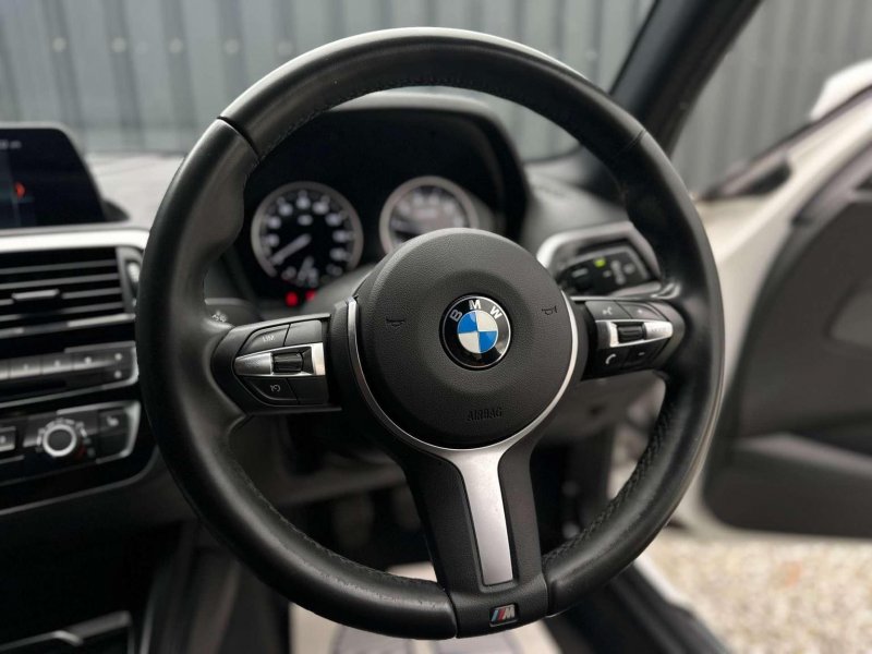 BMW 1 SERIES