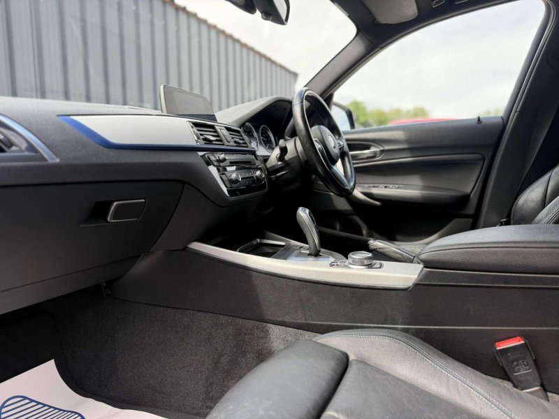 BMW 1 SERIES