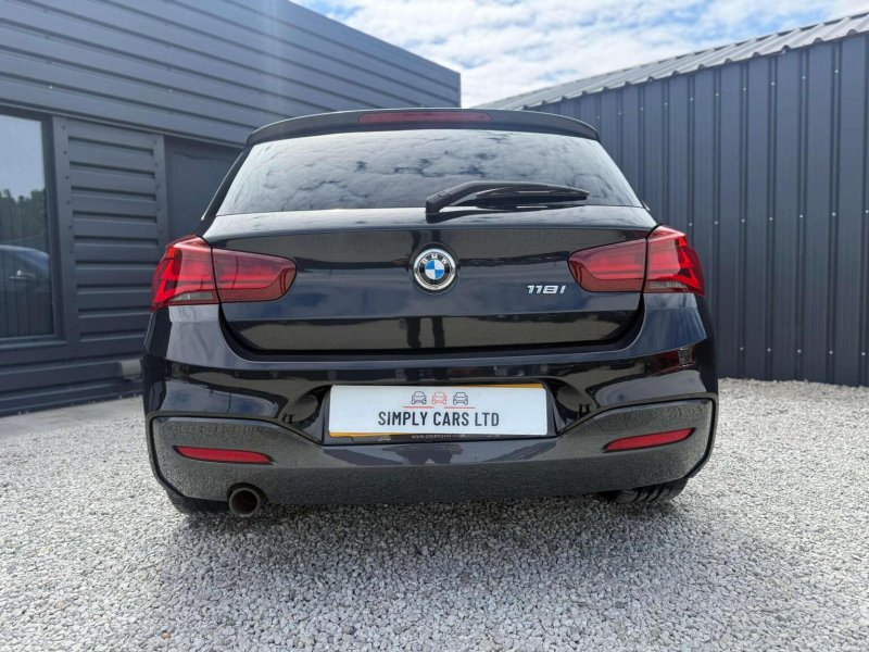 BMW 1 SERIES
